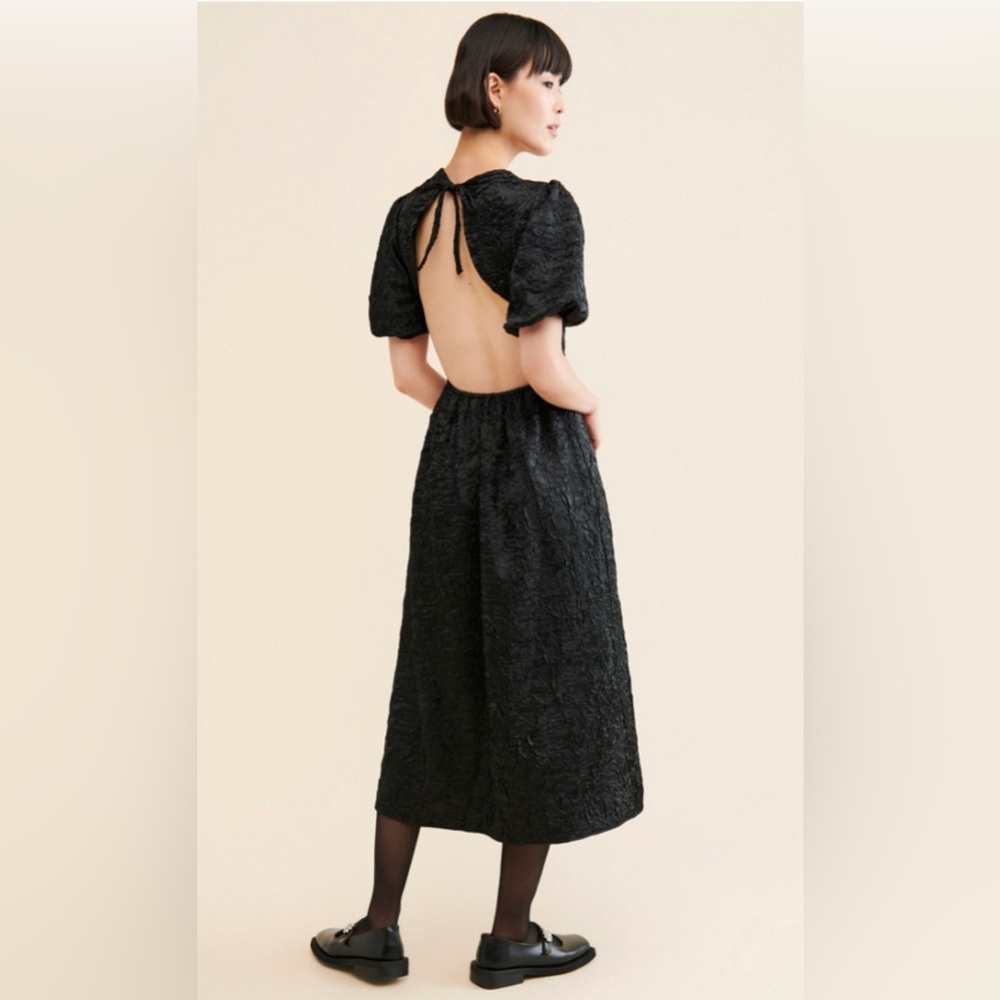 Lisa Says Gah- Gwen Midi dress in Black